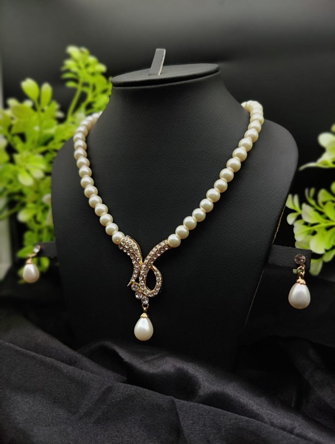 Modern Necklace Set