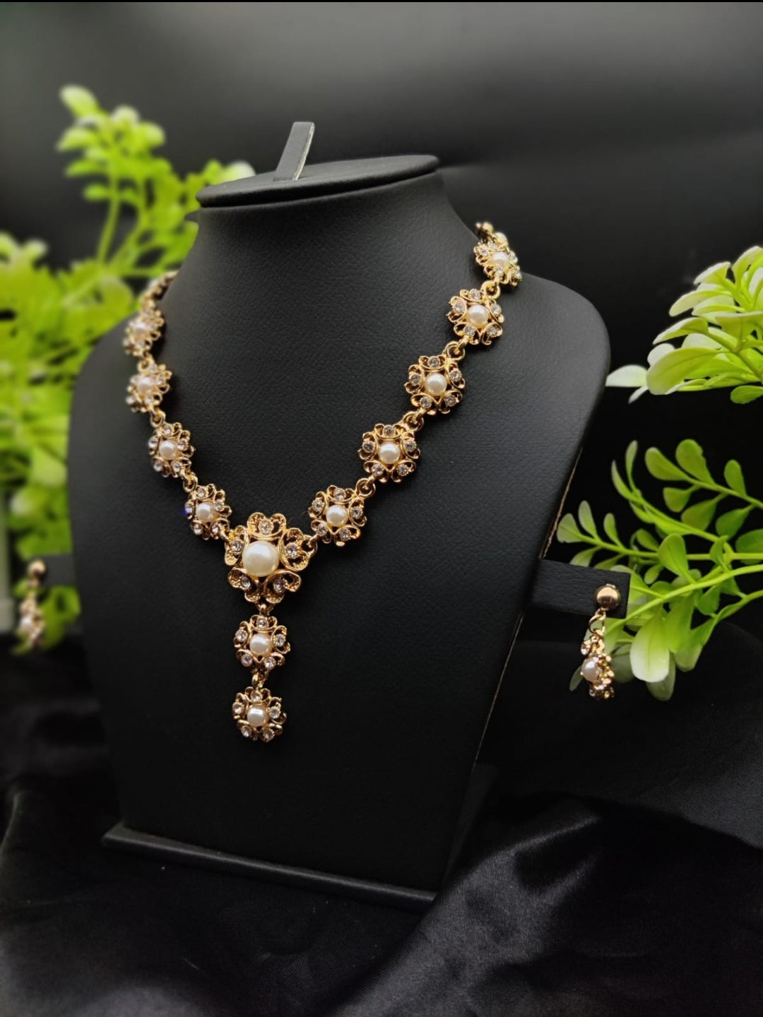 Fancy Golden Necklace Set